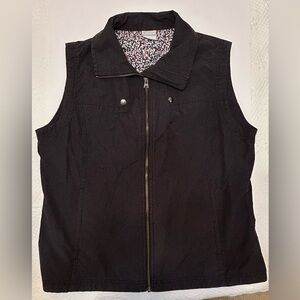 Columbia Black Vest with Floral Lining and‎ Zipper Closure for Women. Vintage